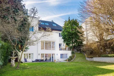Expose Großzügige Villa mit uneinsehbarem Garten und Blick auf den Nußberg
