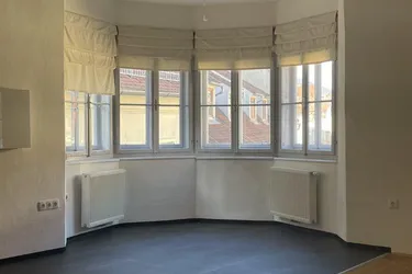 Attraktive Bürofläche in der Innenstadt mit Blick auf das Glockenspiel und den Uhrturm