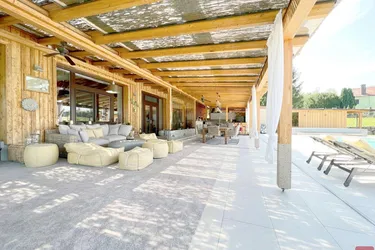 Expose Elegantes Landhaus in Alleinlage