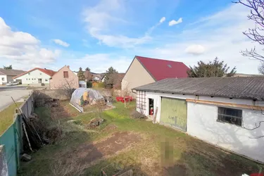 Sonniges Baugrundstück mit 50m² Halle