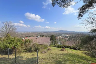 Sonniges Baugrundstück mit traumhaften Fernblick