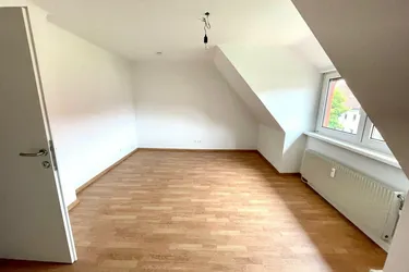 Nähe Stadtpark | 2 Zimmer | Dachgeschoß