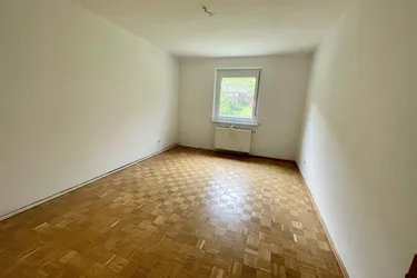2 Zimmer - Hochparterre