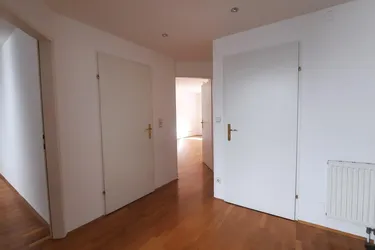 PRAXISRÄUMLICHKEITEN IN PERFEKTER LAGE