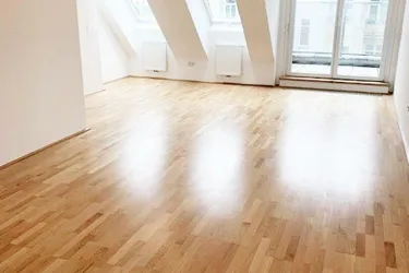 Ruhelage- 4 Zimmer Wohnung im Dachgeschoss mit 2 Terrassen und Klimaanlage (Mietbeginn 01.07.2025)