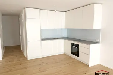 Lichtdurchflutete 2 Zimmerwohnung mit Loggia und sehr guter Infrastruktur (Mietbeginn 01.11.2026)