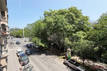UNBEFRISTET - Helle, sanierte 2-Zimmerwohnung mit schönem Ausblick!