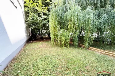 PROVISIONSFREI - SANIERT - ERSTBEZUG: eine sehr gut angelegte und helle 2-Zimmerwohnung im Dachgeschoss mit Eigengarten und zusätzlichen GOODIES!
