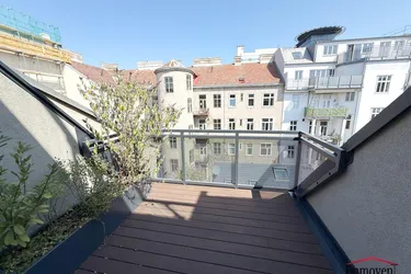 PROVISIONSFREI - ERSTBEZUG - Hochwertige Dachgeschossmaisonette mit Balkon, Terrasse und Deckenkühlung in RUHELAGE!