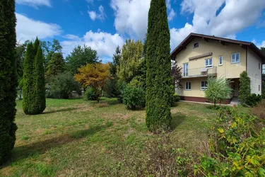 Familienfreundliches Wohnhaus mit großem Garten in guter Lage