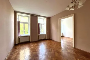 3 Zimmer Wohnung im 1. Stock zum Renovieren. Direkt gegenüber AKH.