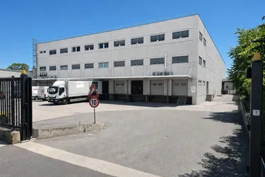 Lagerhalle od. Produktion / 1250 m2 / optional mit Büros in 1220 Wien