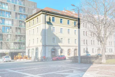 Sonnige 4-5 Zimmer Wohnung in zentraler Lage mit Innenhof Loggia und 2 TG Stp.