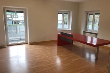 Praxis oder Büro mit Parkplätzen vor der Tür (ca. 25 m² - ca. 150 m²)