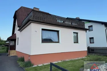 Günstiges Wohnhaus mit großem Grundstück in Ruhelage