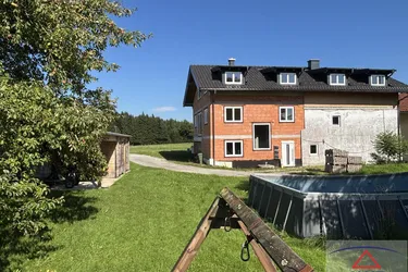 Mehrfamilienhaus mit Potenzial in sonniger und ruhiger Lage mit schönem Fernblick!