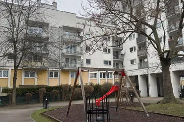 Schöne geräumige 3-Zimmer-Wohnung mit Loggia Nähe Donaukanal, U4 u U6 ! Voll möbliert - Koffer packen und einziehen !!