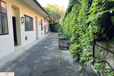 Charmantes Winzerhaus mit geschichtsträchtigem Weinkeller und Rohdachboden - Gumpoldskirchen