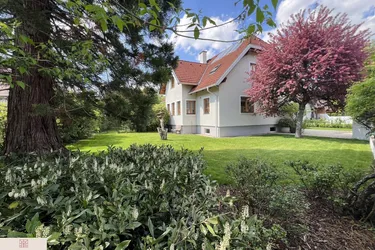 Schönes Einfamilienhaus mit einer Doppelgarage und Sonnengarten - Gaaden