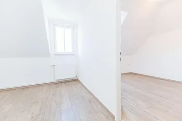 AB 01. JULI VERFÜGBAR I TOPLAGE BEI FH JOANNEUM I BIM FAST VOR DER TÜR I RUHIGE LETZTE ETAGE MIT LIFT I EIGENES KELLERABTEIL I HAUSTIERE ERLAUBT I MODERN UND FRISCH SANIERT I BEZUG AB SOFORT I