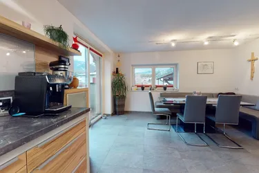 Expose Schöne 5-Zimmer-Wohnung mit großzügiger Terrasse zu verkaufen!