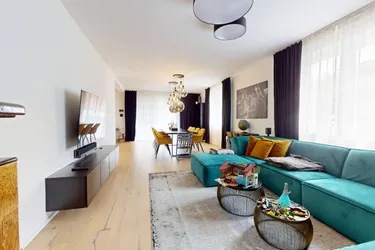 Renoviertes Haus in zentraler Lage mit großem Grundstück zu verkaufen!