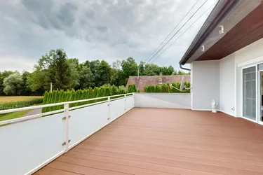 NEUER PREIS! Ländliche Ruhe trifft modernen Wohnkomfort – Einzigartige Liegenschaft mit großer Sonnenterrasse und traumhaftem Ausblick!