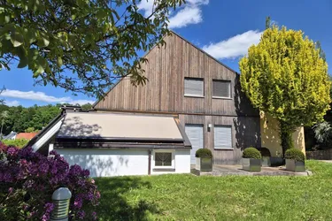 Exklusives Einfamilienhaus mit separatem Büro, Studio oder Praxis!
