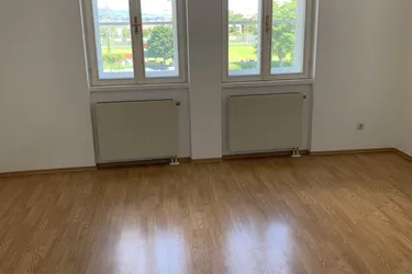 WG-EIGNUNG SPORKPLATZ ZENTRALE GRÜNLAGE