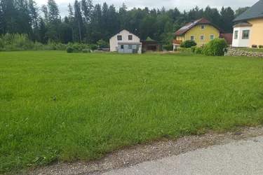 Schönes, erschlossenes Grundstück im Zentrum Moosdorfs zu verkaufen