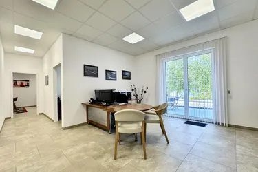 75 m² Büro in Steyrs Bestlage – Erdgeschoss mit Terrasse &amp; Tiefgarage