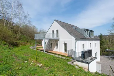 Dachgeschosswohnung im Naherholungsgebiet - 105 m² Wohnqualität mit Balkon | Provisionsfrei