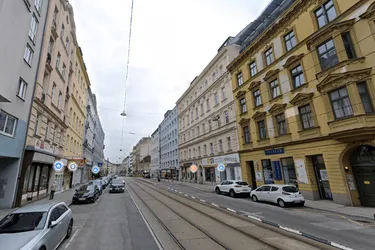geräumiges PORTALLOKAL