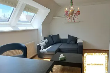 ÜBER DEN WOLKEN am ROCHUSMARKT! Sonnige 2 ZI DACHGESCHOSS im 7. Stock mit Lift! Nähe Kardinal Nagl Platz U3 !