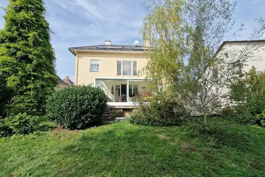 15 Min. von Wiener Stadtgrenze; geräumiges GROSSFAMILIENHAUS mit großem Garten in Ruhelage!