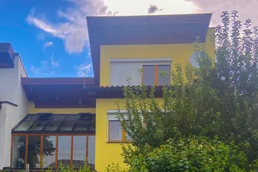 Traumhaus in Tirol: 150m² Wohnfläche, 2x Garagen &amp; Stellplätze, Solarenergie &amp; Fußbodenheizung