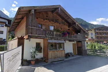 Schmuckes Einfamilienwohnhaus im typischen Tiroler Stil in Schlitters / Zillertal