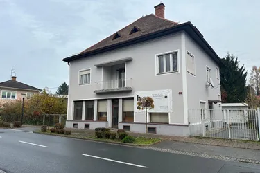 Sanierungsbedürftiges Haus in zentraler Lage auf großem Grundstück - Kerngebiet