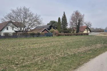 Zentral in der Stadt Eferding: Ein einmaliges Baugrundstück - ohne Bauzwang, flexible Bebauung möglich