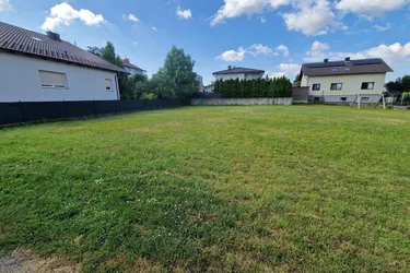 Baugrundstück in ruhiger Wohnsiedlung – ca. 660 m² mit bis zu 3 Wohneinheiten