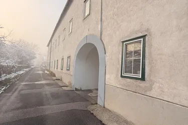 Entwicklungsfähige Liegenschaft mit historischem Arbeiterhaus