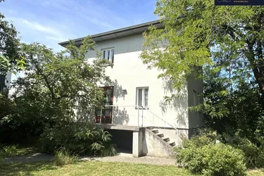 Stilvolle Villa mit historischem Charme und Gartenparadies nahe dem Mühlwasser