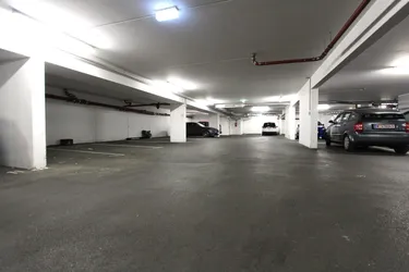 Garagenplätze beim Brunnenmarkt!