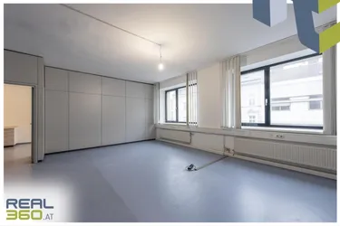 Büro- oder Praxisfläche mit Blick auf die Landstraße