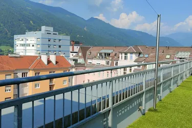 Penthouse mit riesiger Panorama-Dachterrasse. Im Zentrum von Spittal. Nahe Stadtpark.