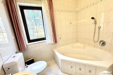 EINFAMILIENHAUS mit GARTEN nahe Maurer Platz - 5 ZIMMER + KG + DOPPELGARAGE im KG - DG zum zusätzlichen Ausbau vorbereitet -