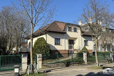 EINFAMILIENHAUS mit GARTEN nahe Maurer Platz - 5 ZIMMER + KG + DOPPELGARAGE im KG - DG zum zusätzlichen Ausbau vorbereitet -