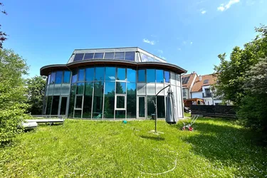 Expose EINE VILLA FÜR SONNENANBETER - Lichtdurchflutete Villa in ruhiger Wohnlage