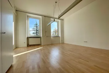 Ihr Büro mit Weitblick – Stilvolles Arbeiten direkt am Bahnhofsplatz Mödling!