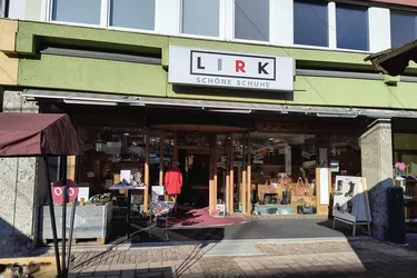 Perfektes Geschäftslokal mit toller Präsentationsfläche in Saalfelden: Miete jetzt für nur € 3.900,-!